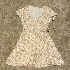Hollister Yellow Floral Sundress - Size M.